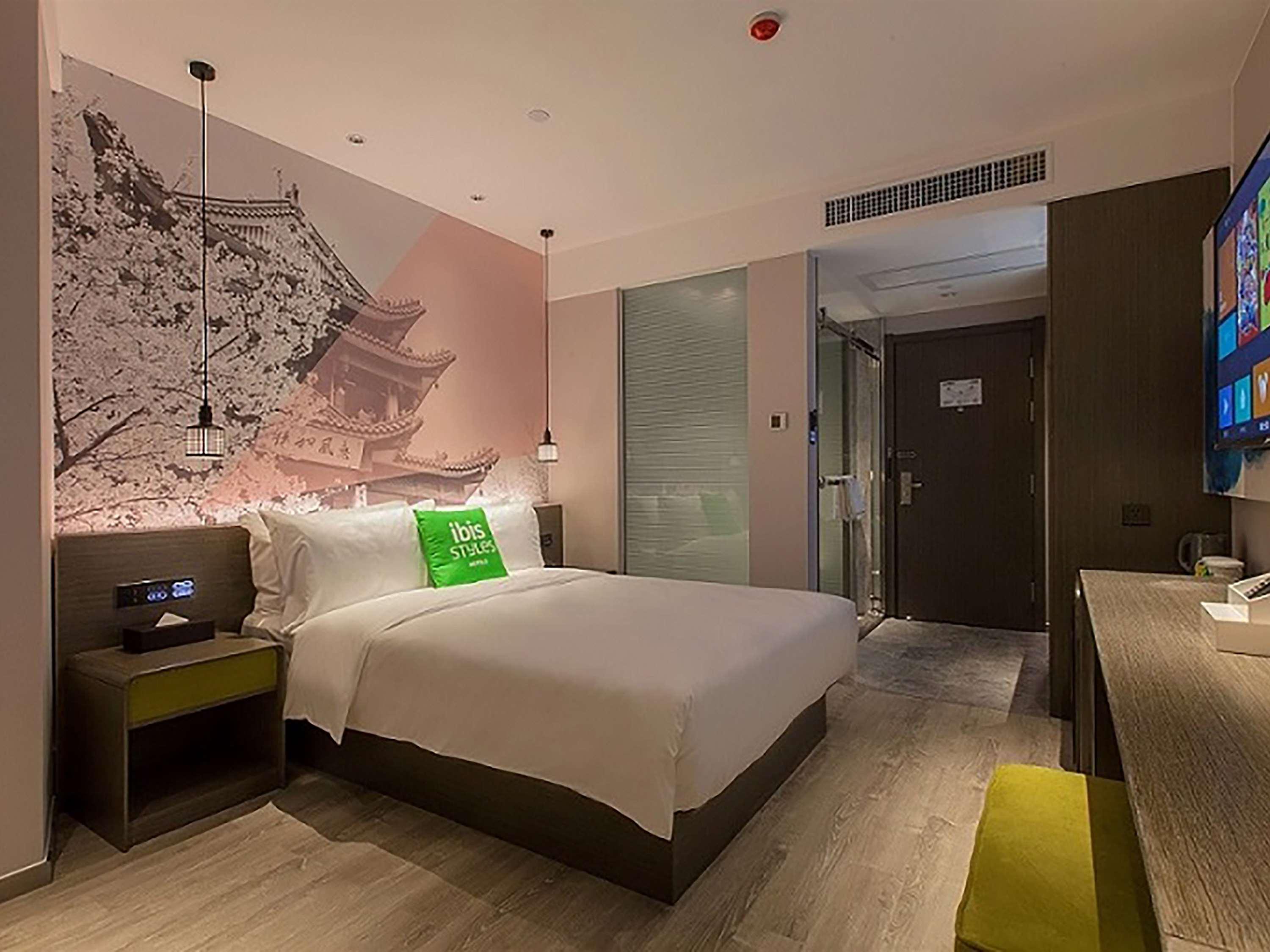 Ibis Styles Wuhan Optics Valley Square Hotel Экстерьер фото