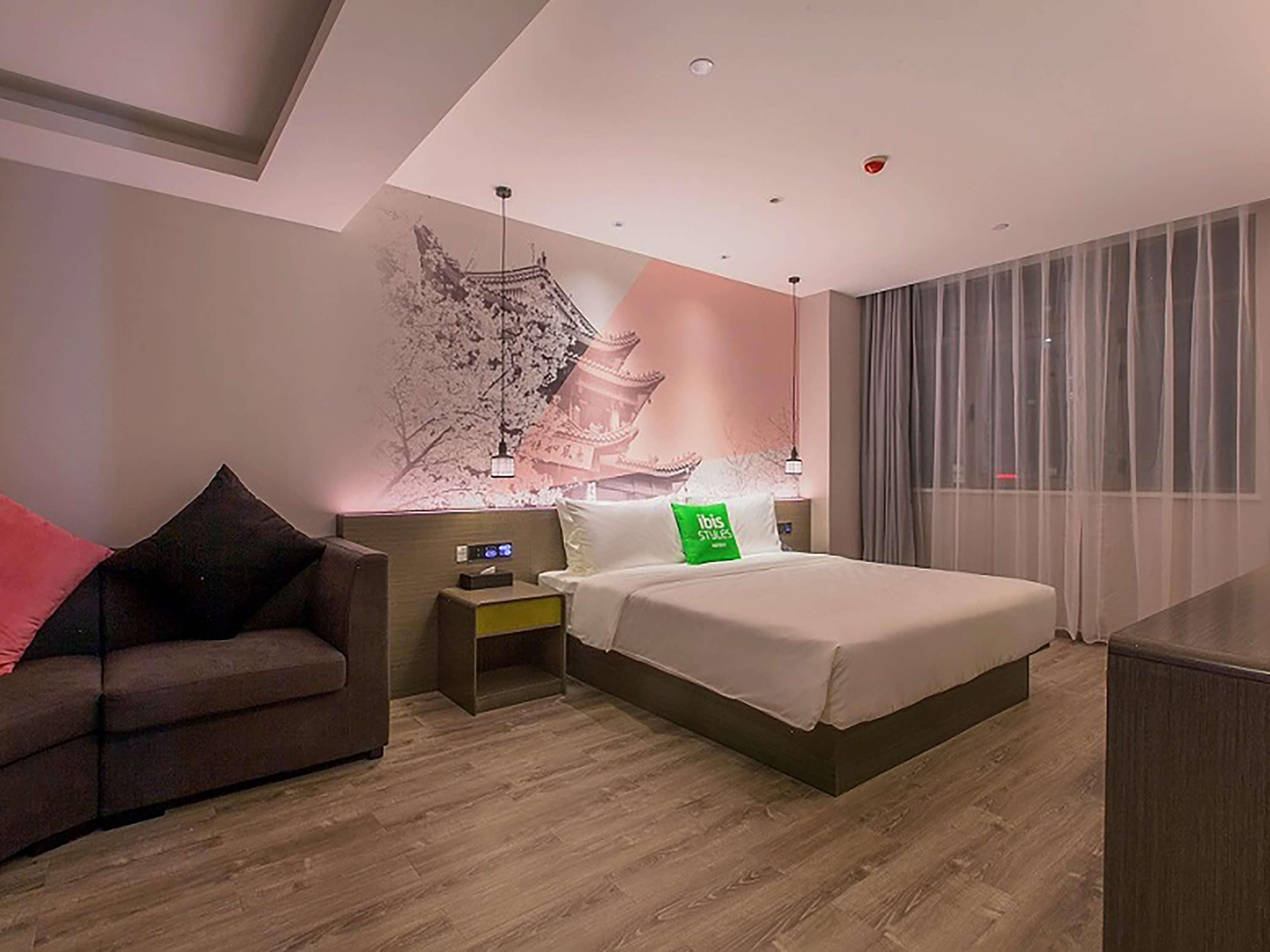 Ibis Styles Wuhan Optics Valley Square Hotel Экстерьер фото