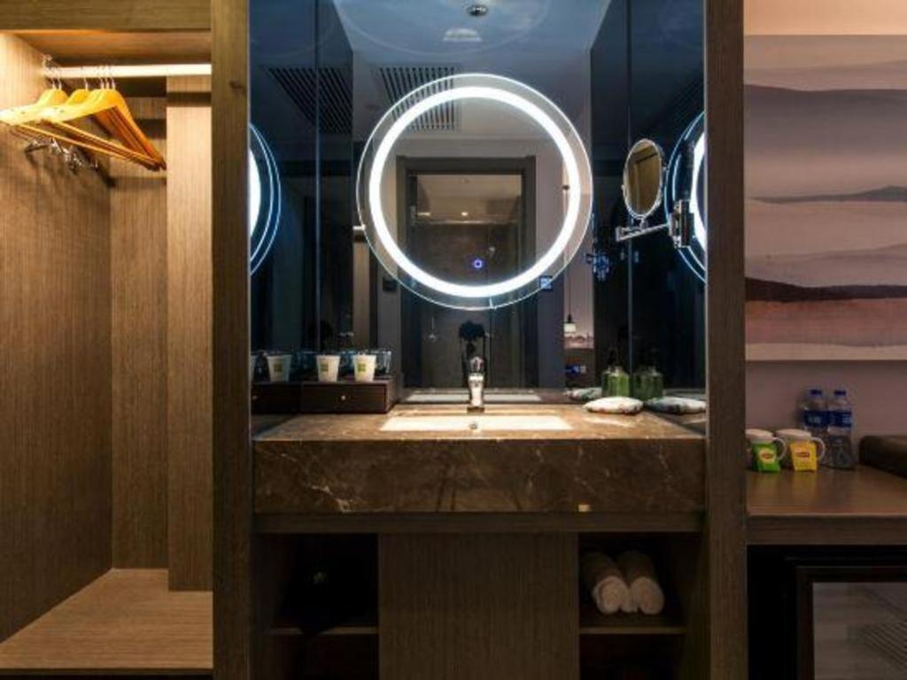 Ibis Styles Wuhan Optics Valley Square Hotel Экстерьер фото