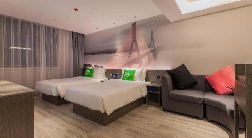 Ibis Styles Wuhan Optics Valley Square Hotel Экстерьер фото