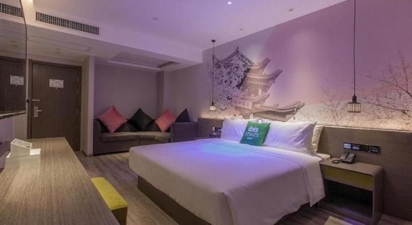 Ibis Styles Wuhan Optics Valley Square Hotel Экстерьер фото