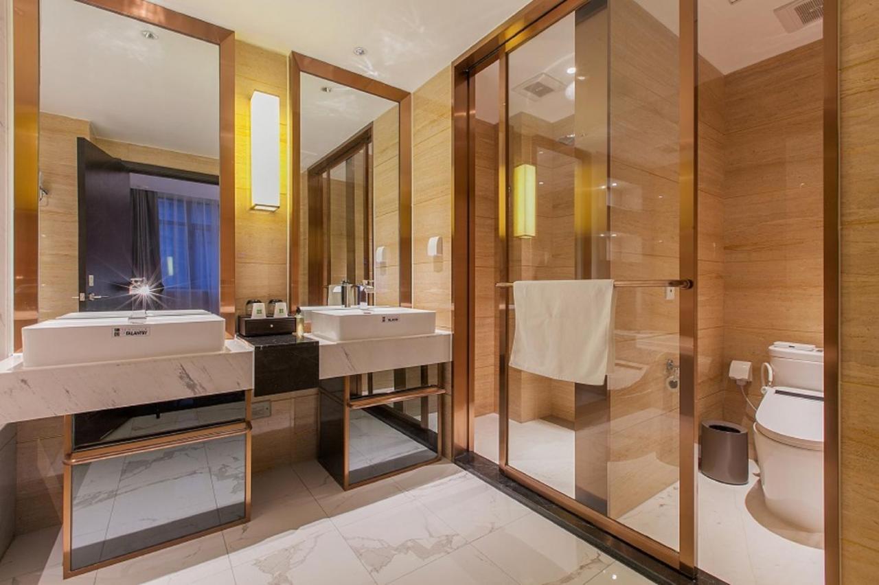 Ibis Styles Wuhan Optics Valley Square Hotel Экстерьер фото